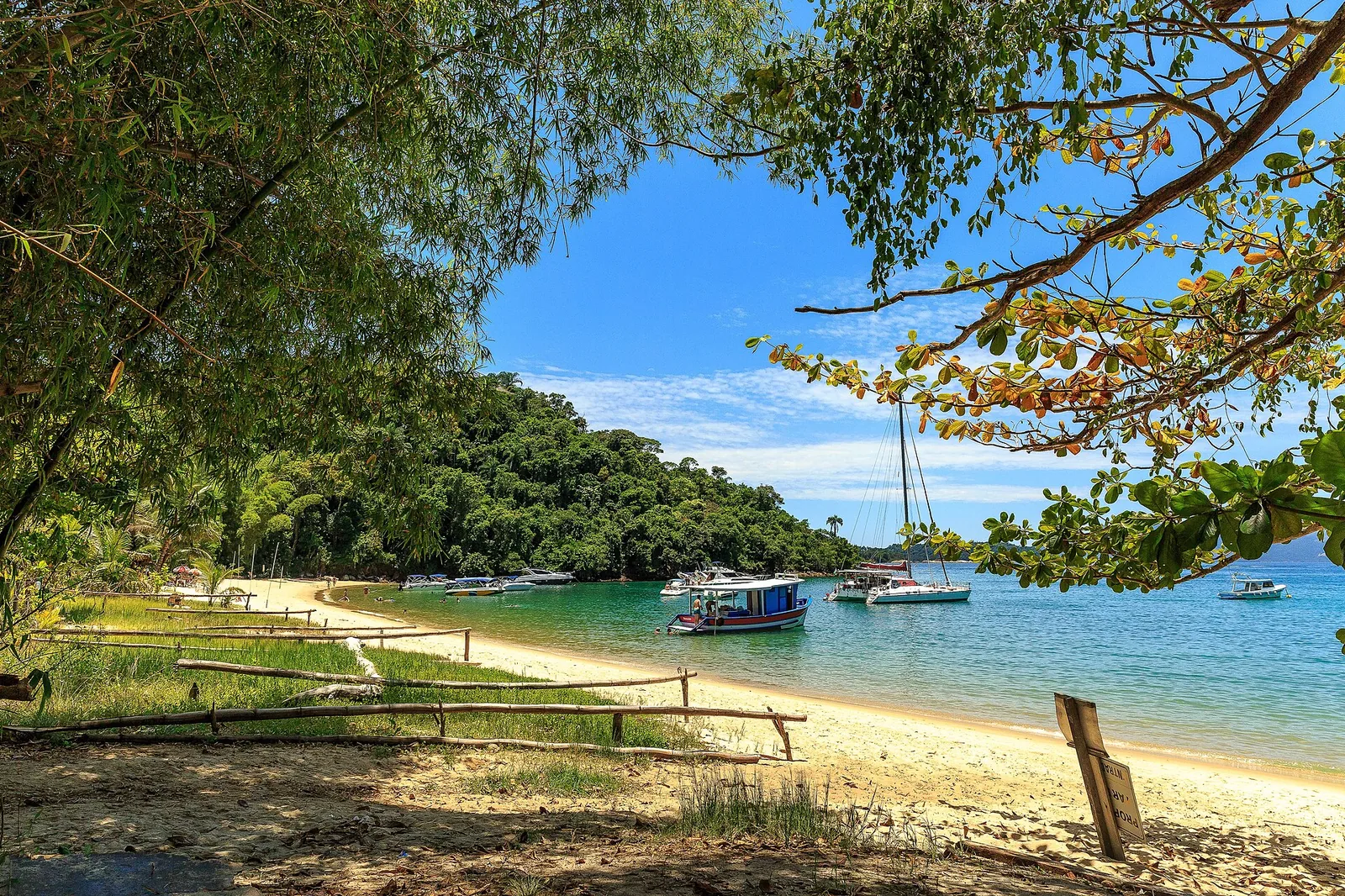 Ilha da Gipóia, the largest island close to town, with calm coves and a string of beach kiosks.