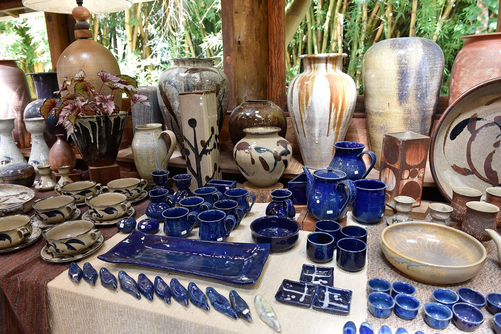 Wood-fired stoneware from a Cunha studio — the deep, unrepeatable glazes that only a noborigama kiln produces.