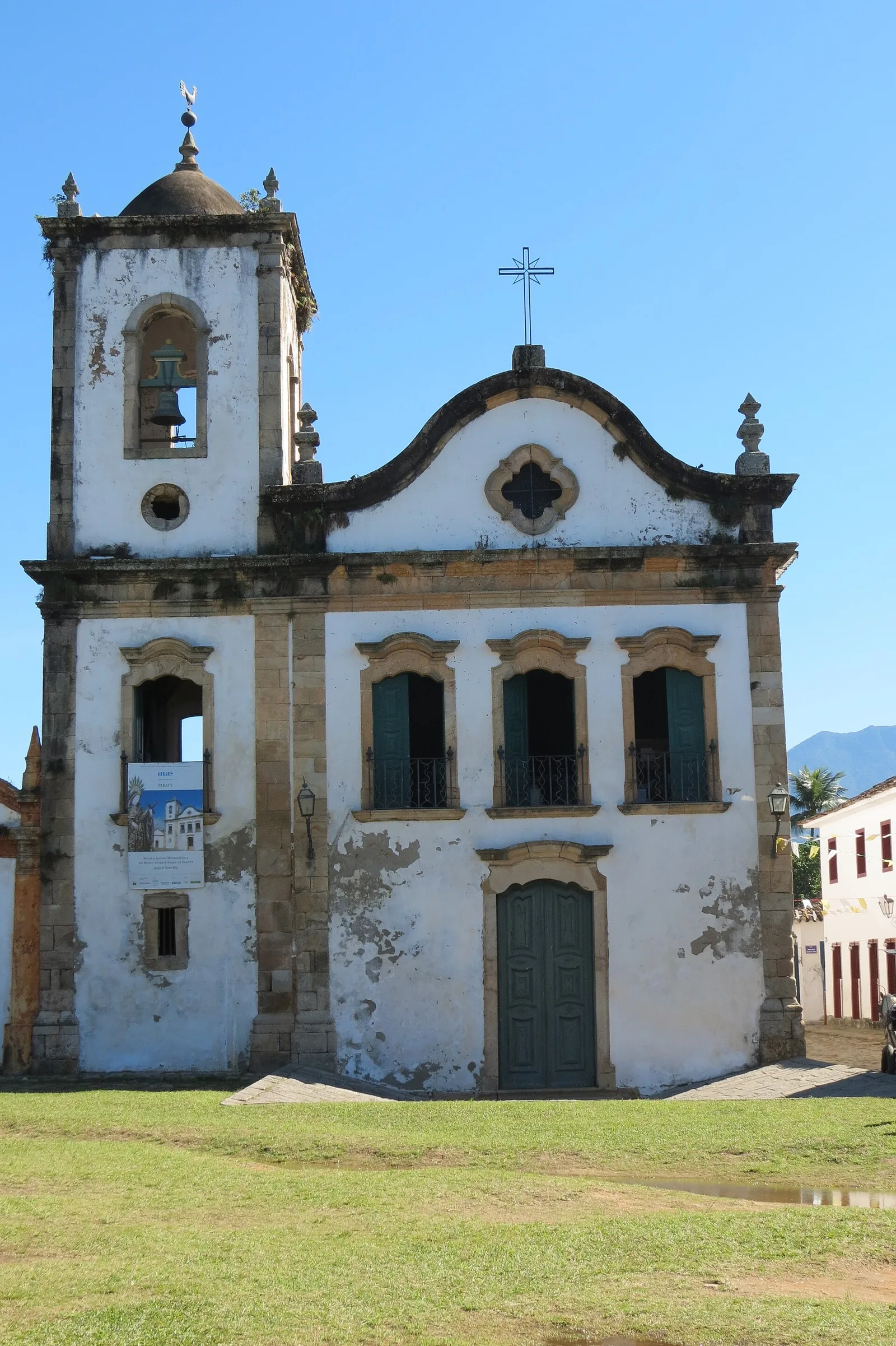 The Igreja de Santa Rita, the oldest of Paraty's churches, built in 1722 and standing almost on the waterline.