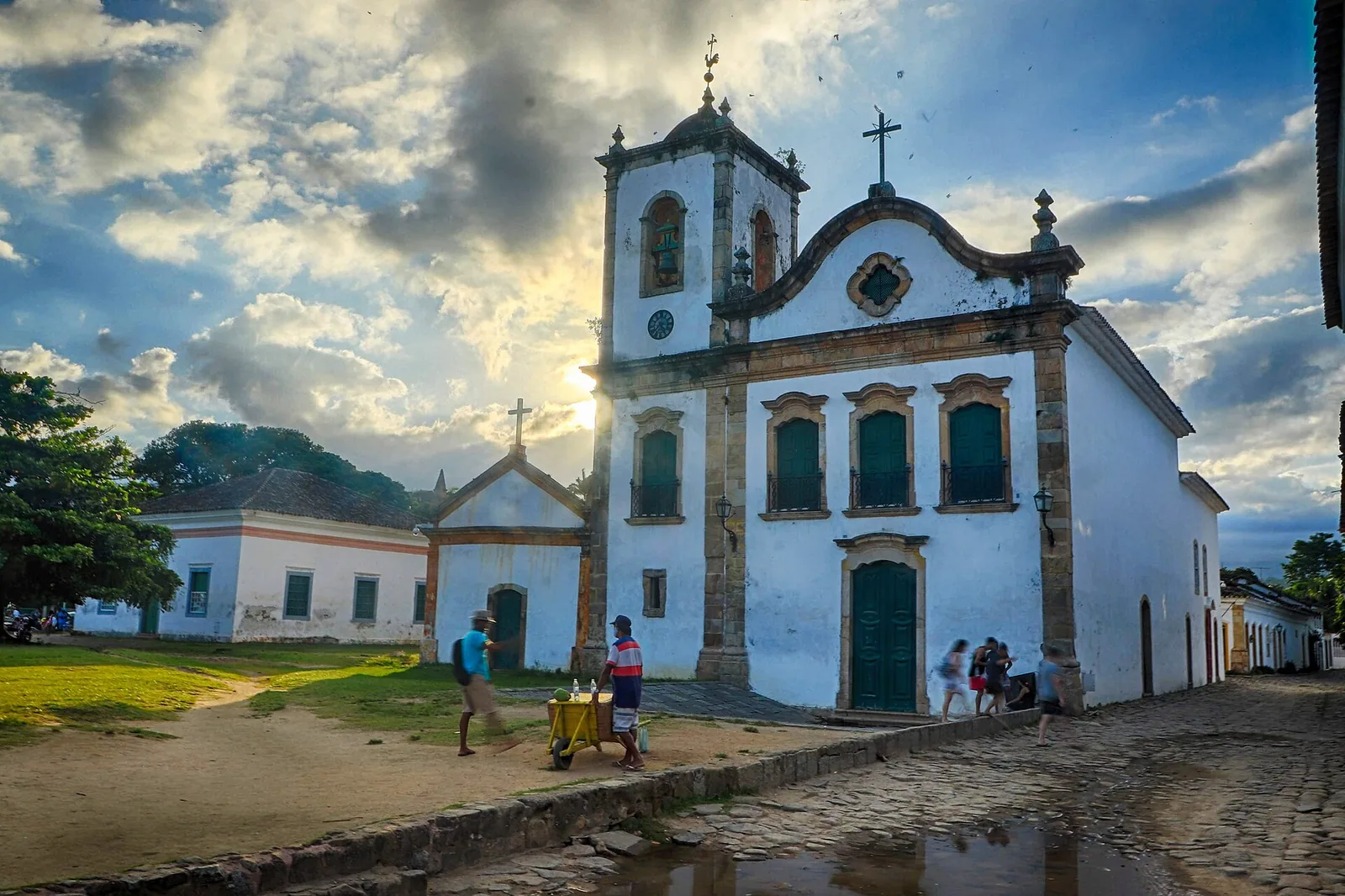 A whitewashed colonial church anchors one of the town squares, a short walk from the harbour.