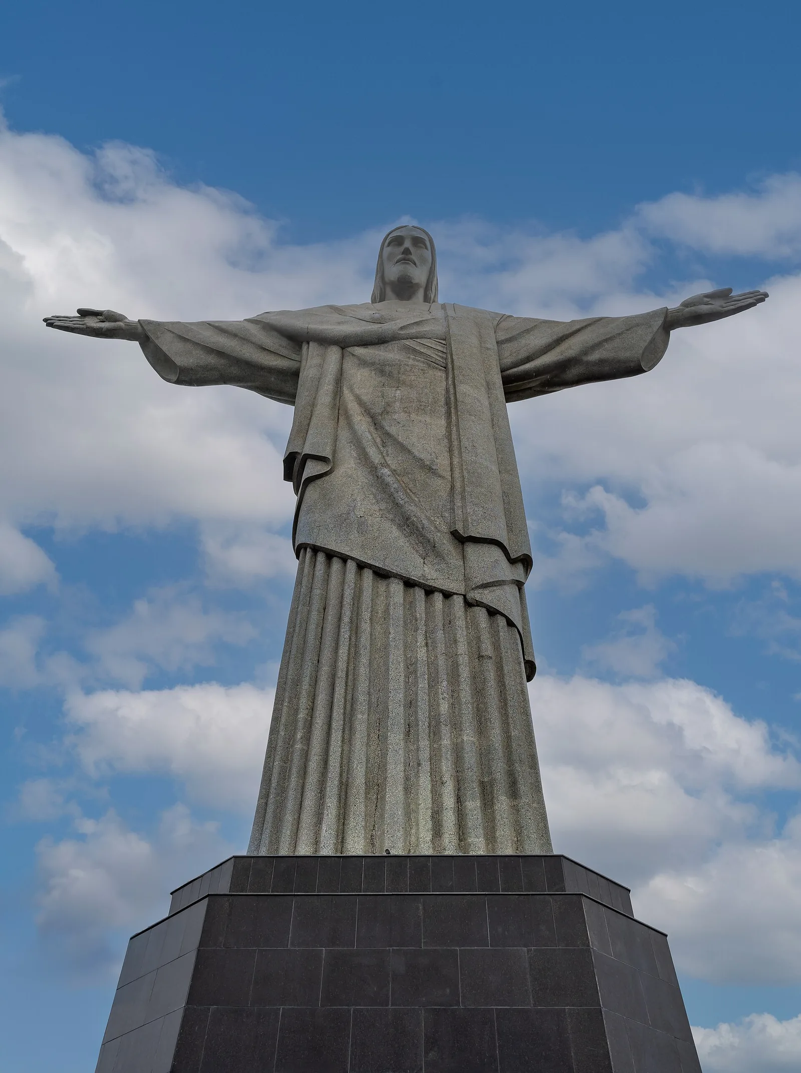 The figure close up. Up to the outstretched hands it stands 38 metres tall above the city.